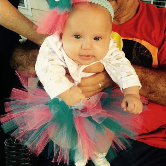 FREE Newborn set of 2 tutus and hair bow - Picture 7 of 7